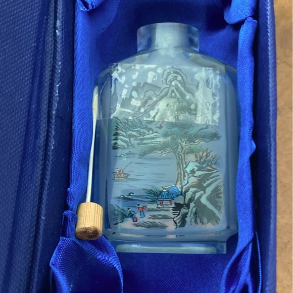 Reverse Hand Painted Snuff Bottle - 2-Sided - Picture 11 of 11